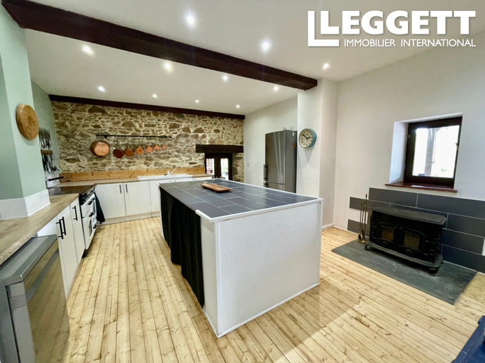 Image No.5-6 Bed House for sale
