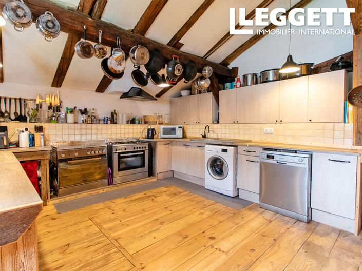 Image No.8-6 Bed House for sale