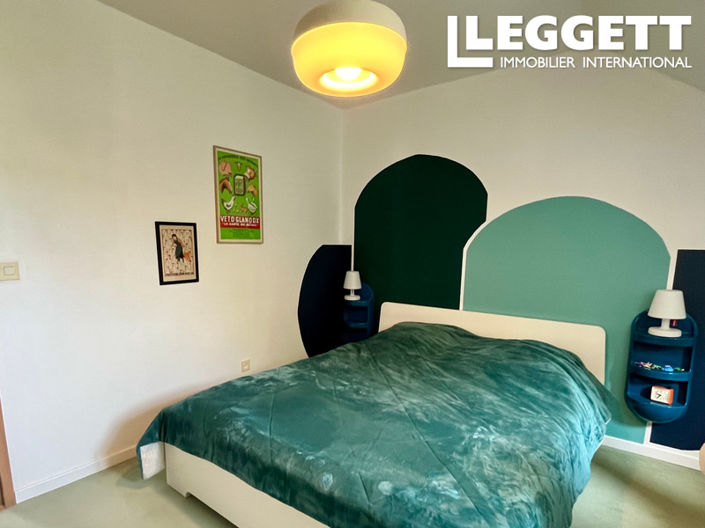 Image No.9-5 Bed House for sale