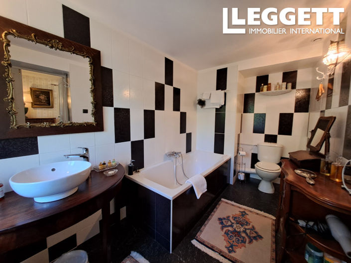 Image No.7-6 Bed House for sale