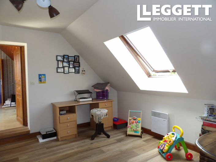 Image No.8-5 Bed House for sale
