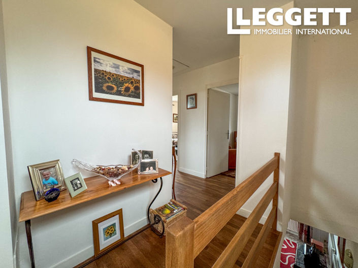 Image No.10-3 Bed House for sale