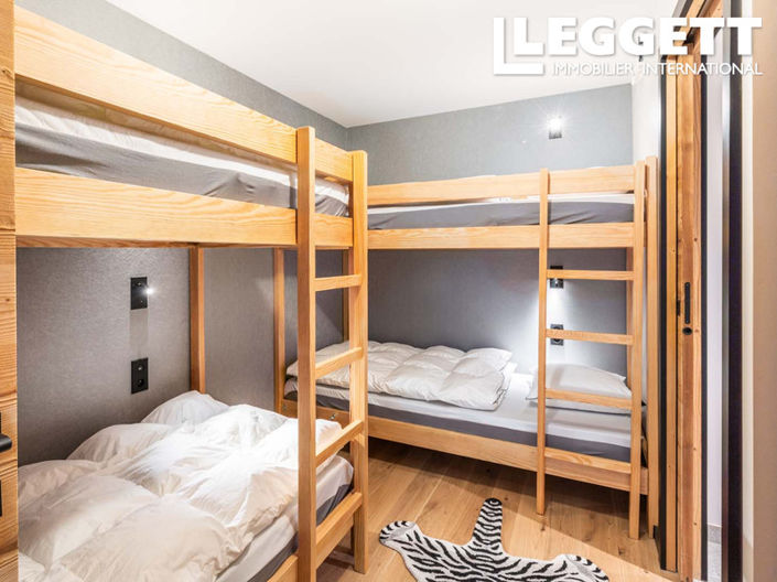 Image No.6-5 Bed House for sale