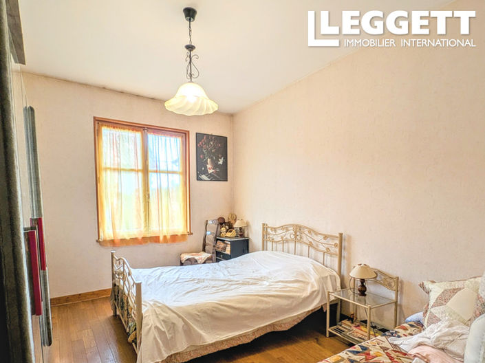 Image No.8-3 Bed House for sale