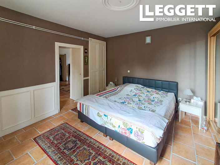 Image No.7-5 Bed House for sale