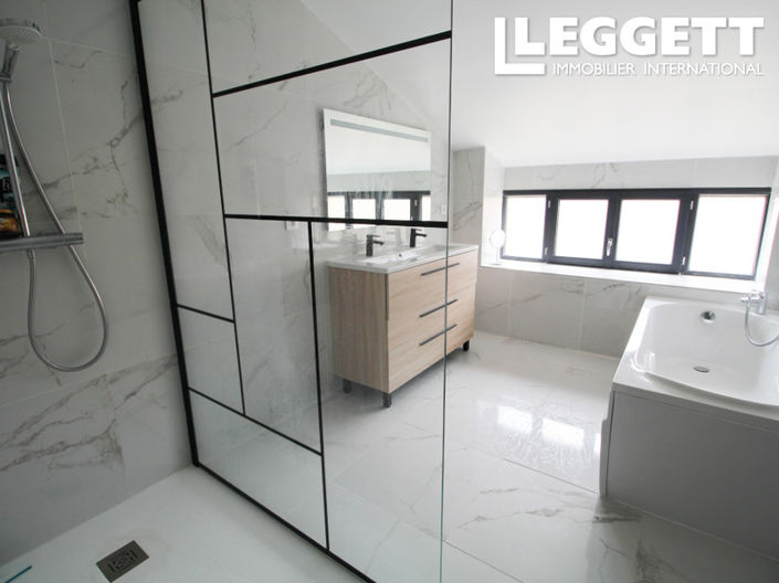 Image No.8-3 Bed House for sale