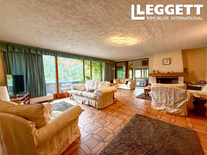 Image No.6-6 Bed House for sale