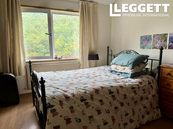 Image No.9-6 Bed House for sale