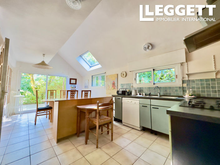 Image No.5-5 Bed House for sale