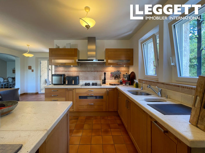 Image No.6-4 Bed House for sale