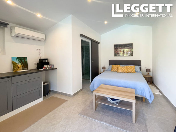 Image No.8-4 Bed House for sale