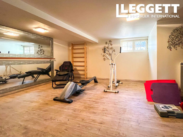 Image No.8-5 Bed House for sale