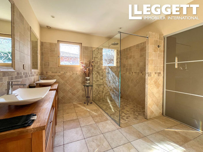 Image No.6-5 Bed House for sale