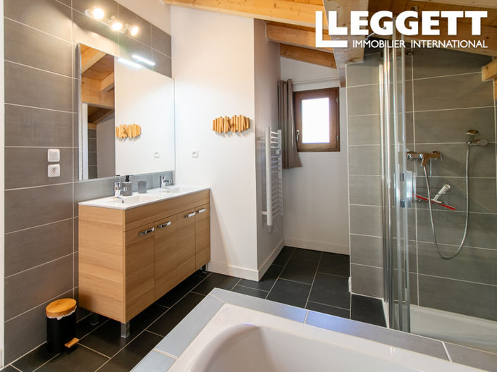 Image No.6-4 Bed House for sale