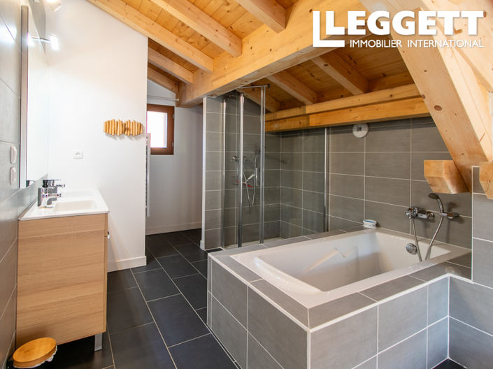 Image No.8-4 Bed House for sale