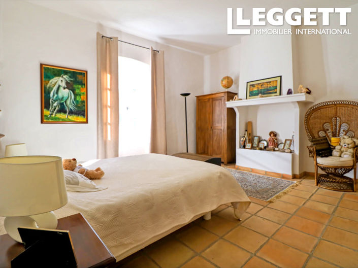Image No.6-4 Bed House for sale