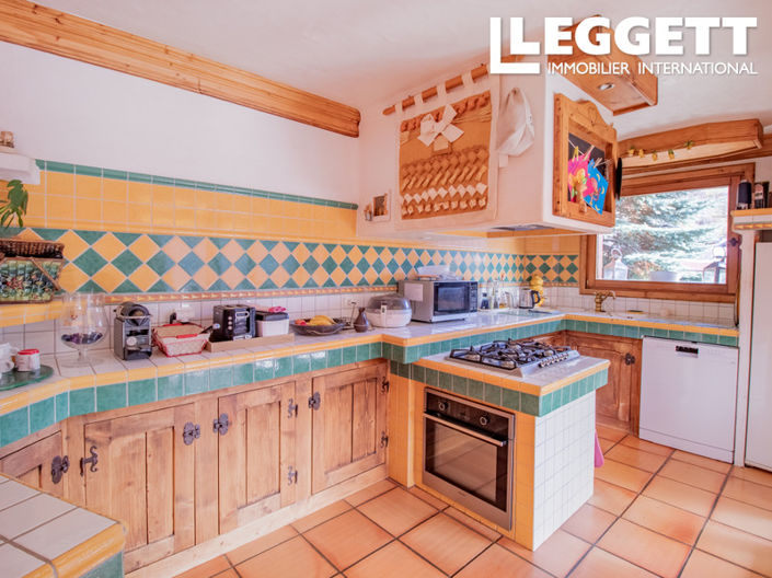 Image No.6-5 Bed House for sale