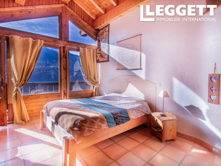 Image No.7-5 Bed House for sale