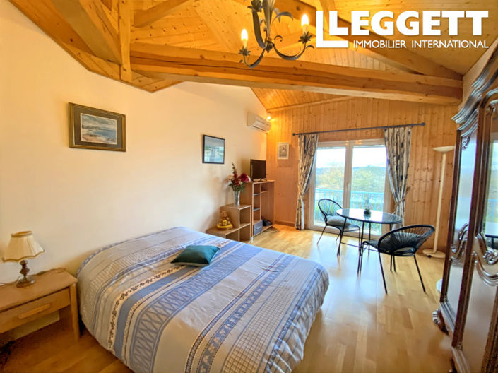 Image No.10-8 Bed House for sale