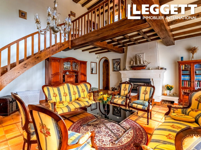 Image No.8-8 Bed House for sale