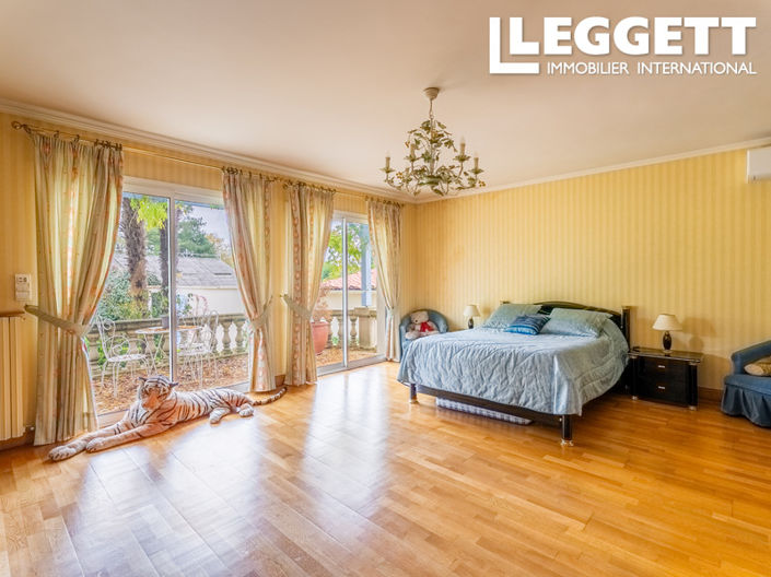 Image No.9-8 Bed House for sale