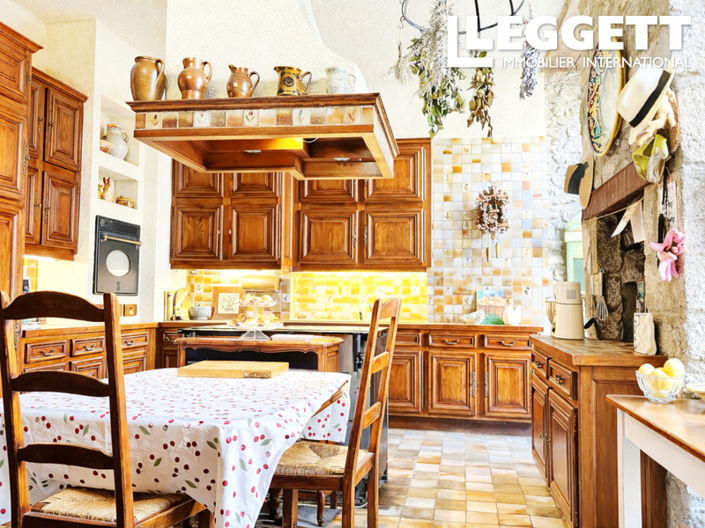 Image No.9-6 Bed House for sale