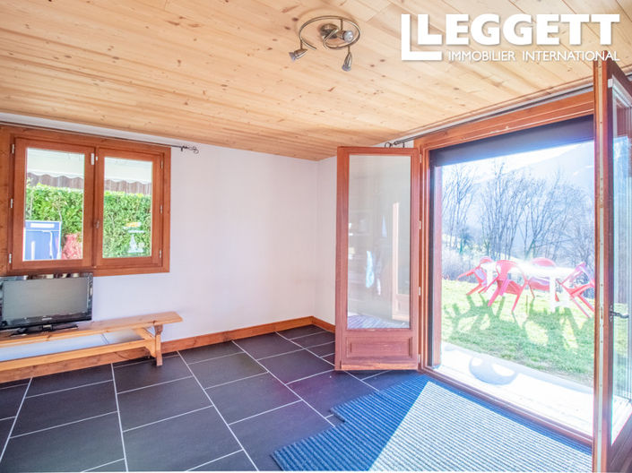 Image No.10-5 Bed House for sale