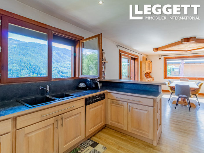 Image No.2-5 Bed House for sale
