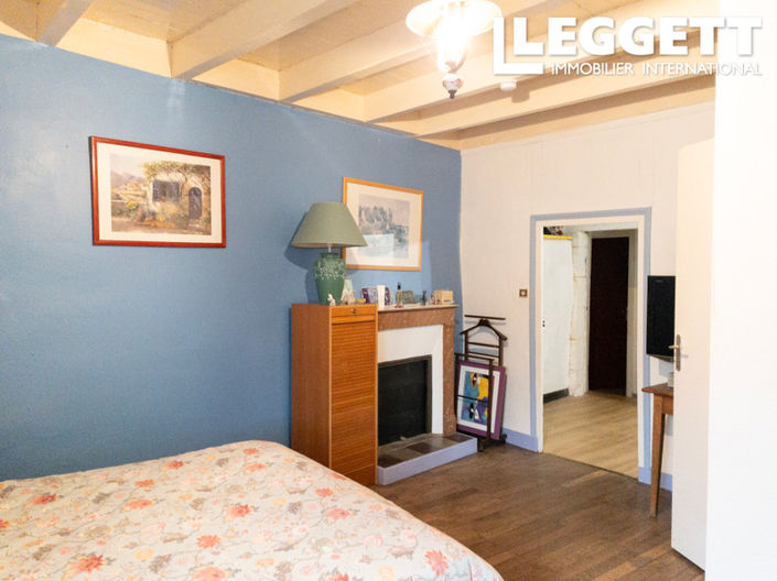 Image No.9-6 Bed House for sale