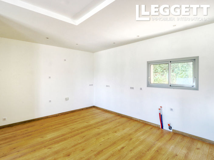 Image No.5-4 Bed House for sale