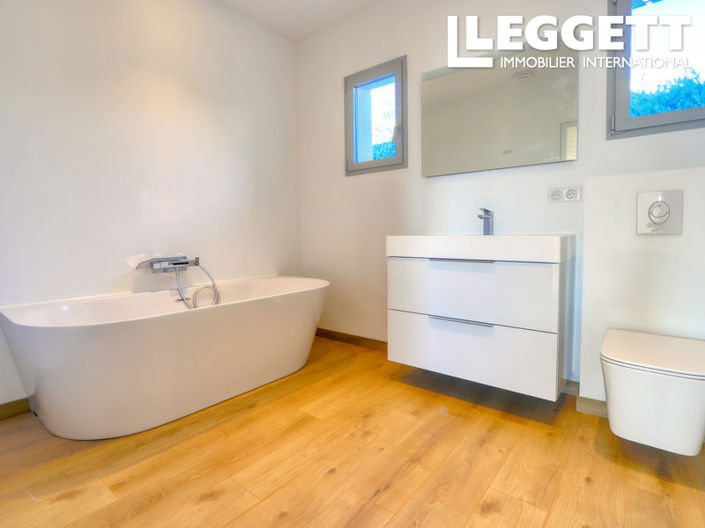 Image No.8-4 Bed House for sale
