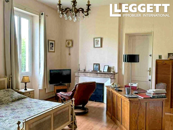 Image No.9-6 Bed House for sale