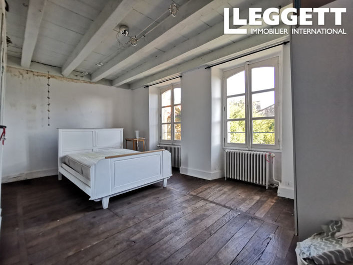 Image No.7-8 Bed House for sale