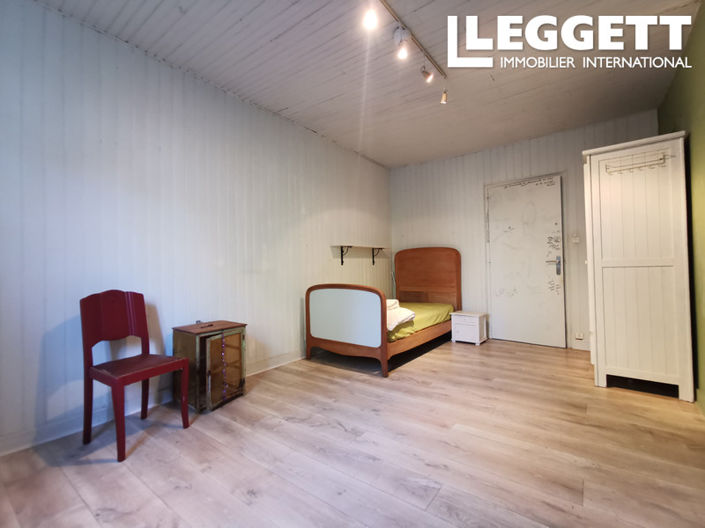 Image No.8-8 Bed House for sale