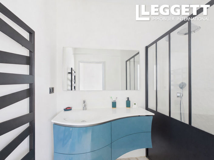 Image No.8-3 Bed House for sale