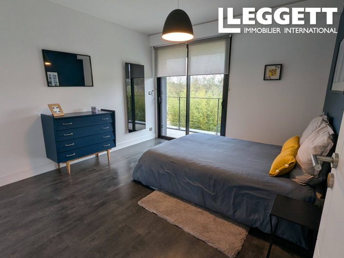 Image No.10-6 Bed House for sale