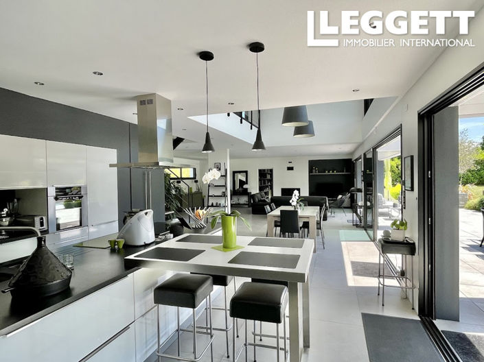 Image No.3-6 Bed House for sale