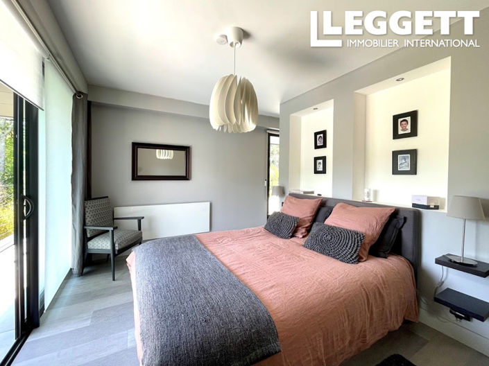 Image No.5-6 Bed House for sale