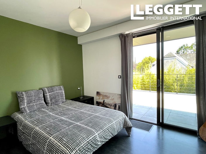 Image No.8-6 Bed House for sale