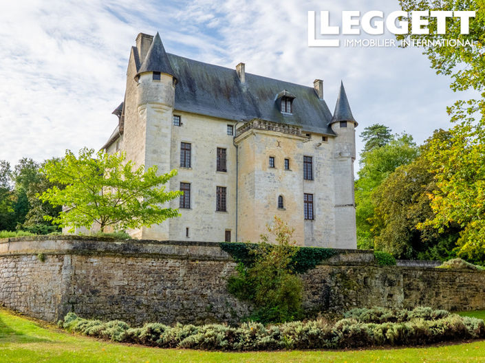Image No.2-Châteaux de 9 chambres à vendre à Vouzan