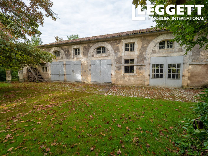 Image No.9-Châteaux de 9 chambres à vendre à Vouzan