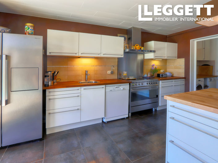 Image No.8-4 Bed House for sale