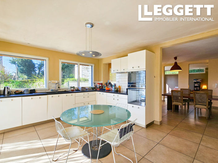 Image No.3-8 Bed House for sale