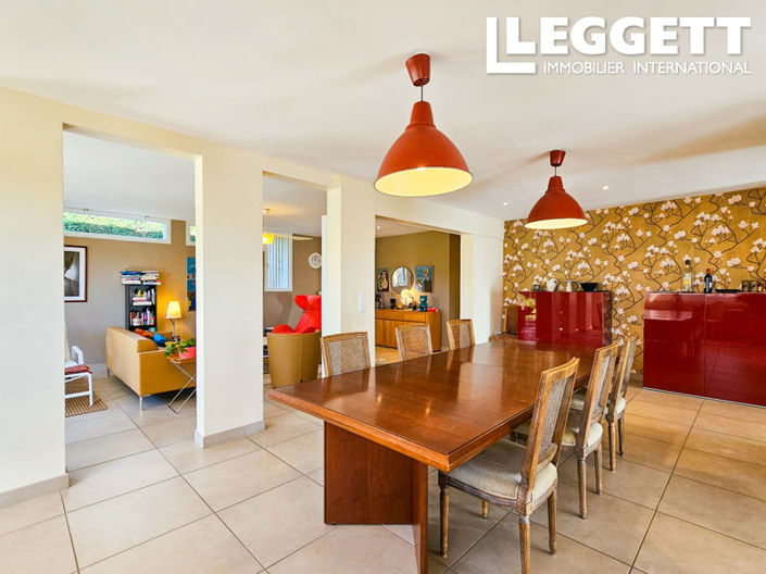 Image No.4-8 Bed House for sale