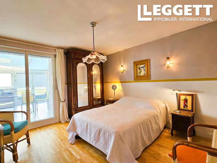 Image No.6-8 Bed House for sale