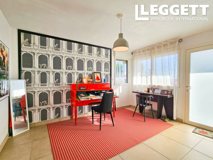 Image No.9-8 Bed House for sale