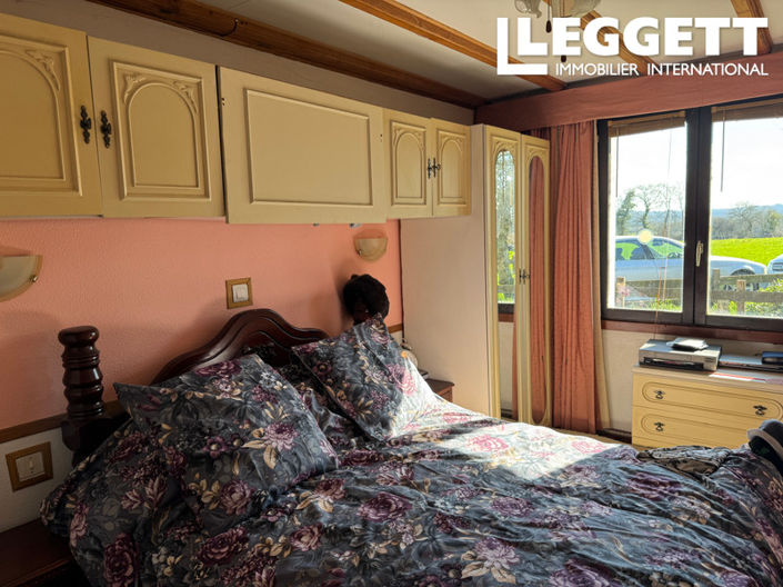 Image No.8-3 Bed House for sale