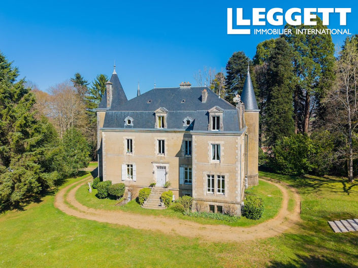 Image No.2-Châteaux de 12 chambres à vendre à Saint-Germain-les-Belles