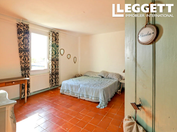 Image No.6-5 Bed House for sale