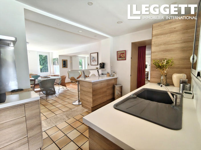 Image No.8-7 Bed House for sale